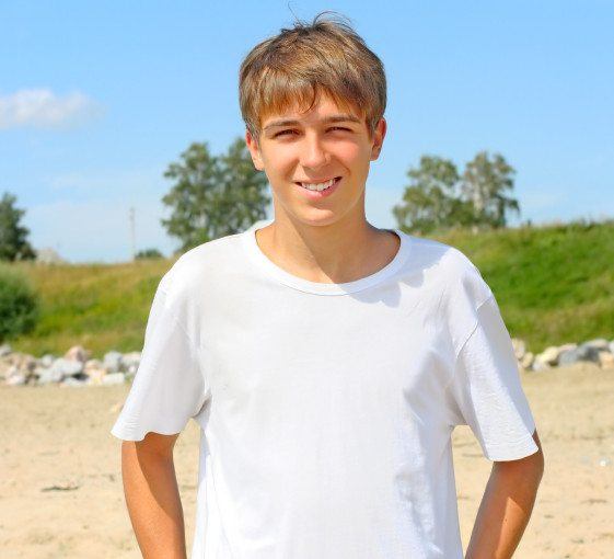 Teen boy wearing a t-shirt to hide gynecomastia